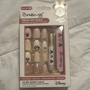Disney Themed Press-On Nail Kit with Pink and Cream Tones